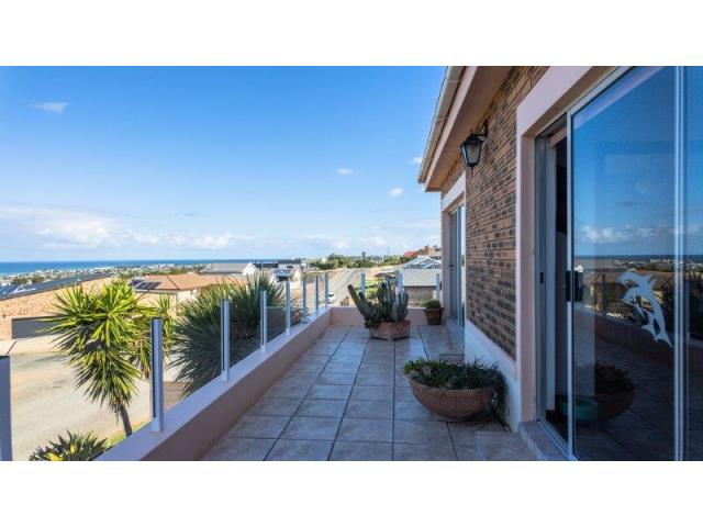 5 Bedroom Property for Sale in Stilbaai Wes Western Cape